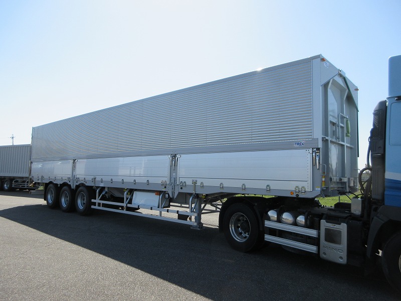 ウイングトレーラ　3軸
リフトアクスル　未使用車