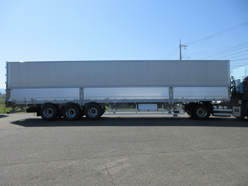 ウイングトレーラ　3軸
リフトアクスル　未使用車