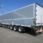 ウイングトレーラ　3軸
リフトアクスル　未使用車