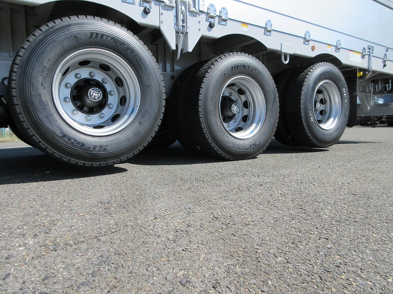 ウイングトレーラ　3軸
リフトアクスル　未使用車