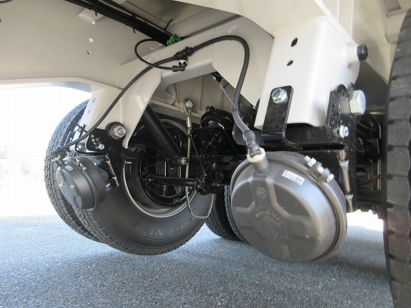 ウイングトレーラ　3軸
リフトアクスル　未使用車