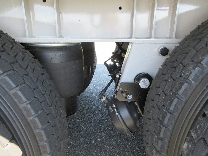 ウイングトレーラ　3軸
リフトアクスル　未使用車