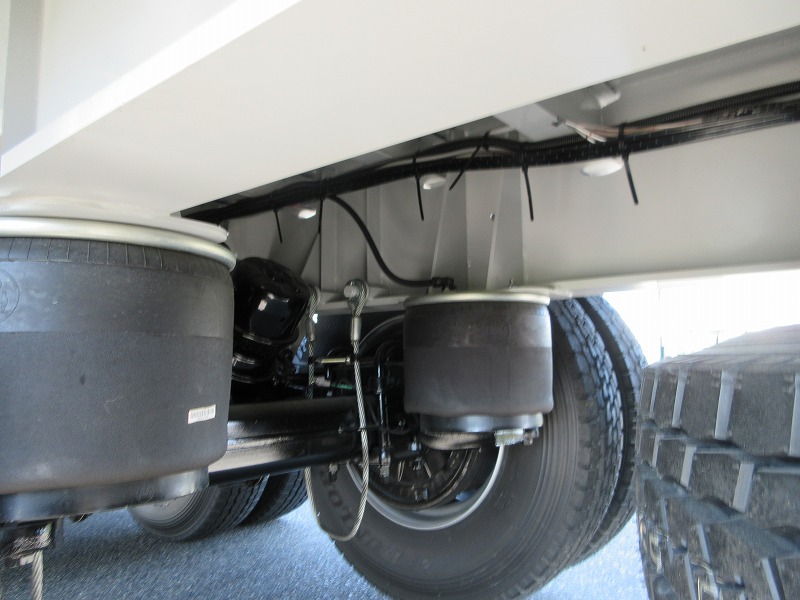 ウイングトレーラ　3軸
リフトアクスル　未使用車