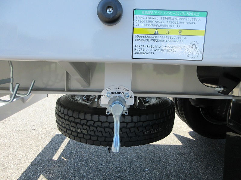 ウイングトレーラ　3軸
リフトアクスル　未使用車