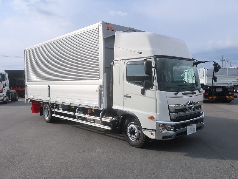 ウイング　増トン
リアエアサス　未使用車