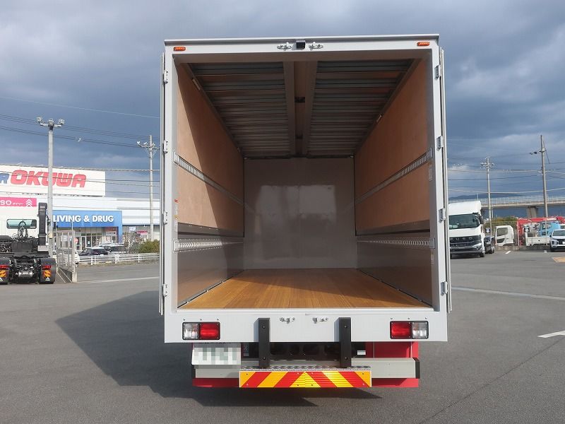 ウイング　増トン
リアエアサス　未使用車