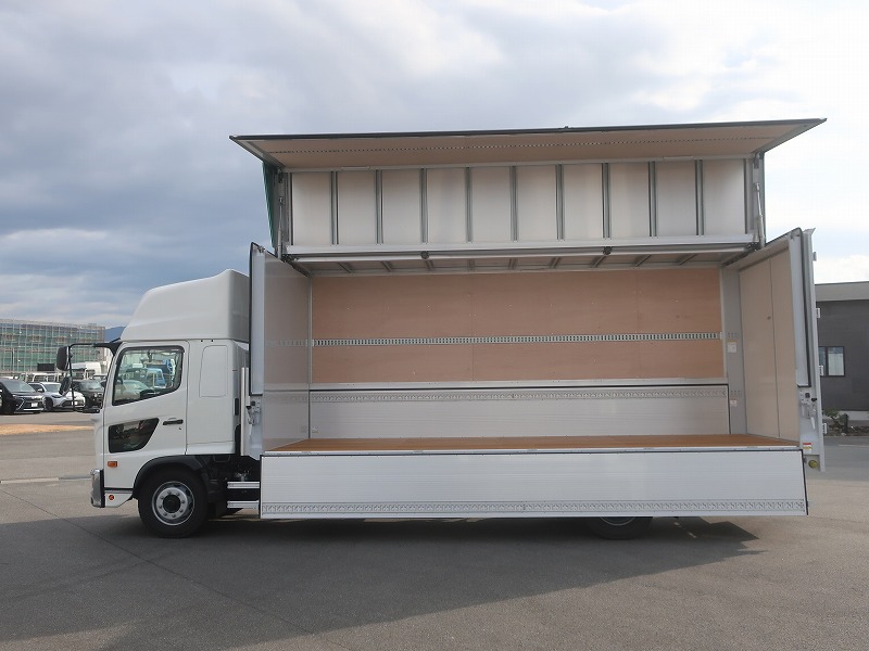 ウイング　増トン
リアエアサス　未使用車