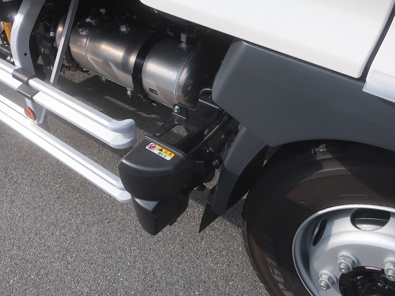 ウイング　増トン
リアエアサス　未使用車