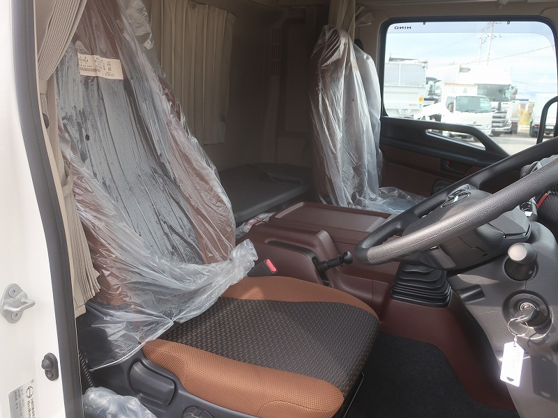 ウイング　増トン
リアエアサス　未使用車