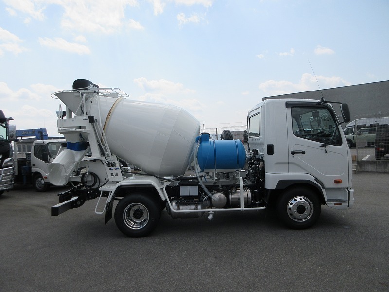 ミキサー車　高機能パッケージ
未使用車