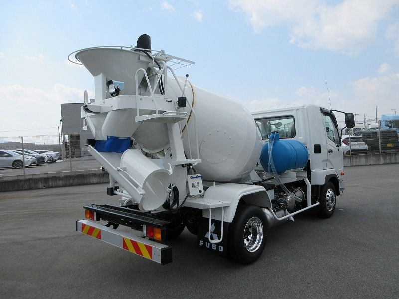 ミキサー車　高機能パッケージ
未使用車