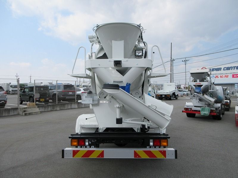 ミキサー車　高機能パッケージ
未使用車