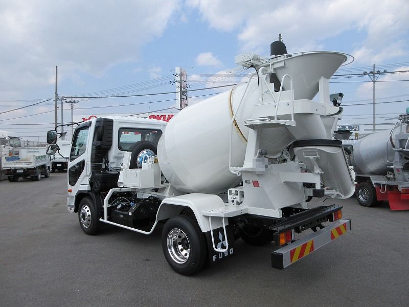 ミキサー車　高機能パッケージ
未使用車