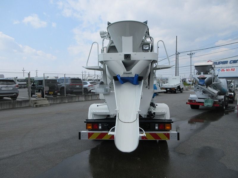 ミキサー車　高機能パッケージ
未使用車