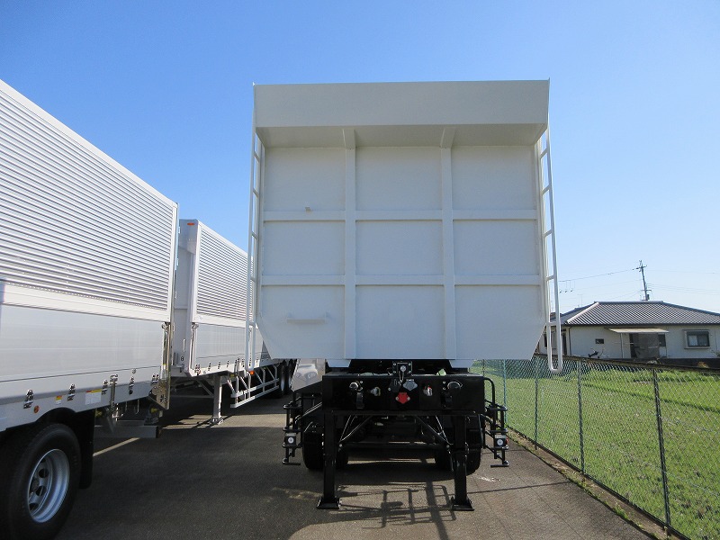 ダンプトレーラ　3軸
リフトアクスル　未使用車
