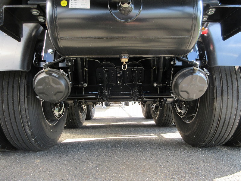 ダンプトレーラ　3軸
リフトアクスル　未使用車