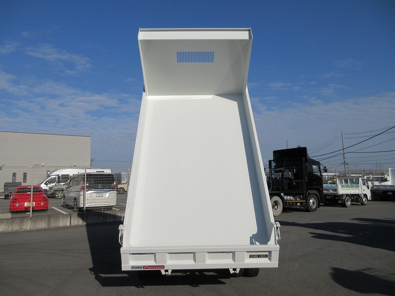 ダンプ　ベッドレス
高機能パッケージ　未使用車
