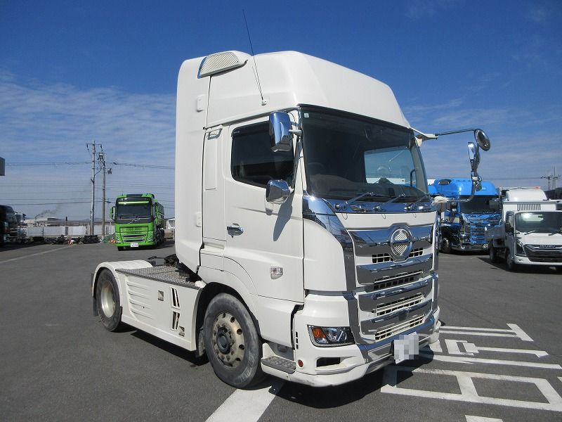 トラクタ　ハイルーフ
リアエアサス
ダンプ用油圧ポンプ付