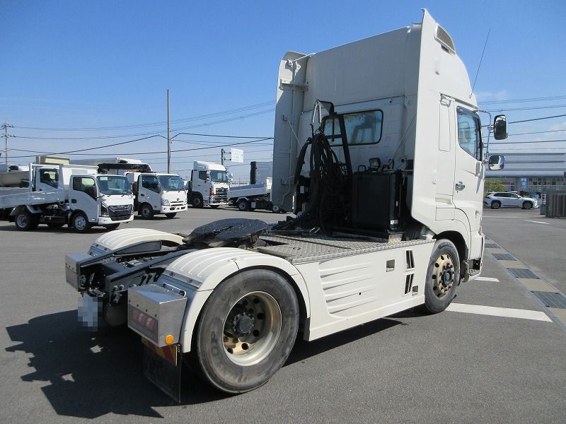 トラクタ　ハイルーフ
リアエアサス
ダンプ用油圧ポンプ付