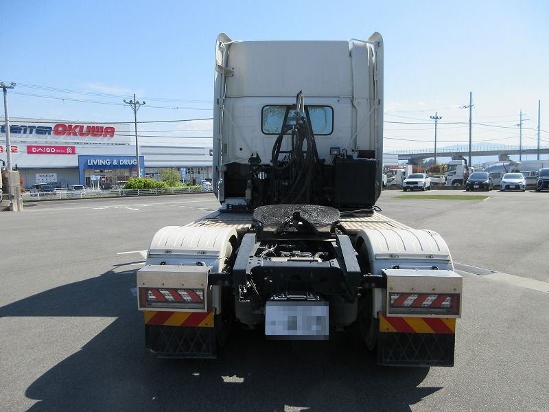 トラクタ　ハイルーフ
リアエアサス
ダンプ用油圧ポンプ付