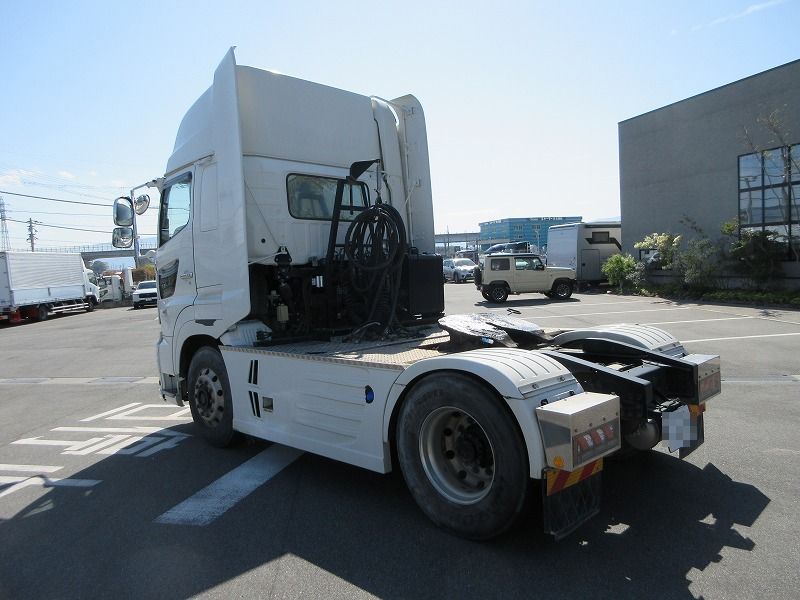 トラクタ　ハイルーフ
リアエアサス
ダンプ用油圧ポンプ付