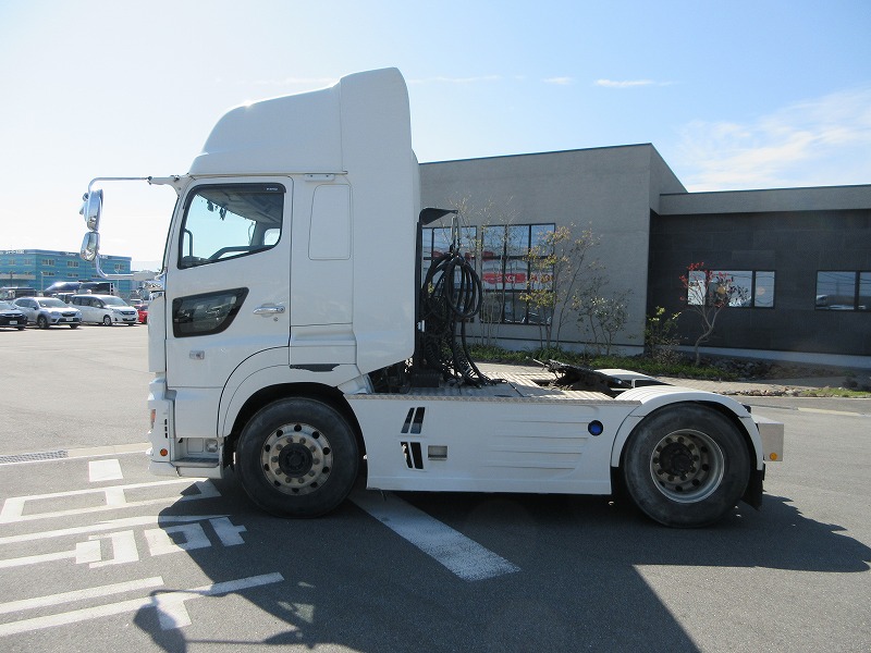 トラクタ　ハイルーフ
リアエアサス
ダンプ用油圧ポンプ付