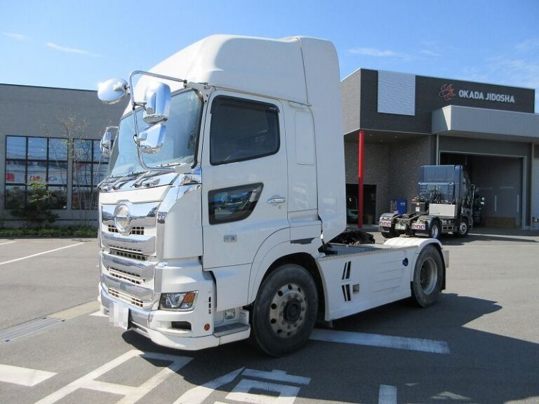 トラクタ　ハイルーフ
リアエアサス
ダンプ用油圧ポンプ付