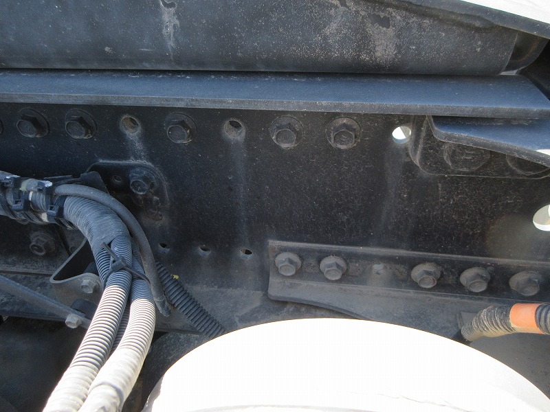 トラクタ　ハイルーフ
リアエアサス
ダンプ用油圧ポンプ付