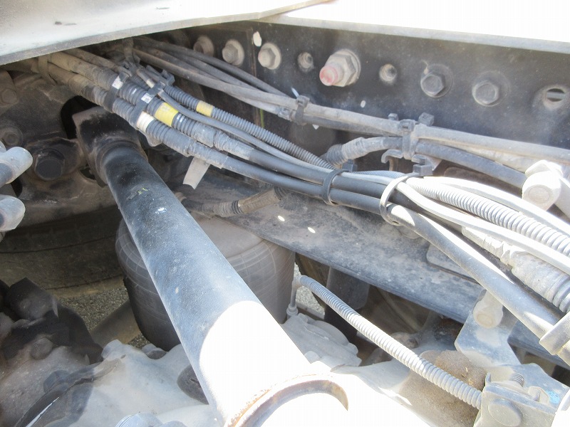 トラクタ　ハイルーフ
リアエアサス
ダンプ用油圧ポンプ付