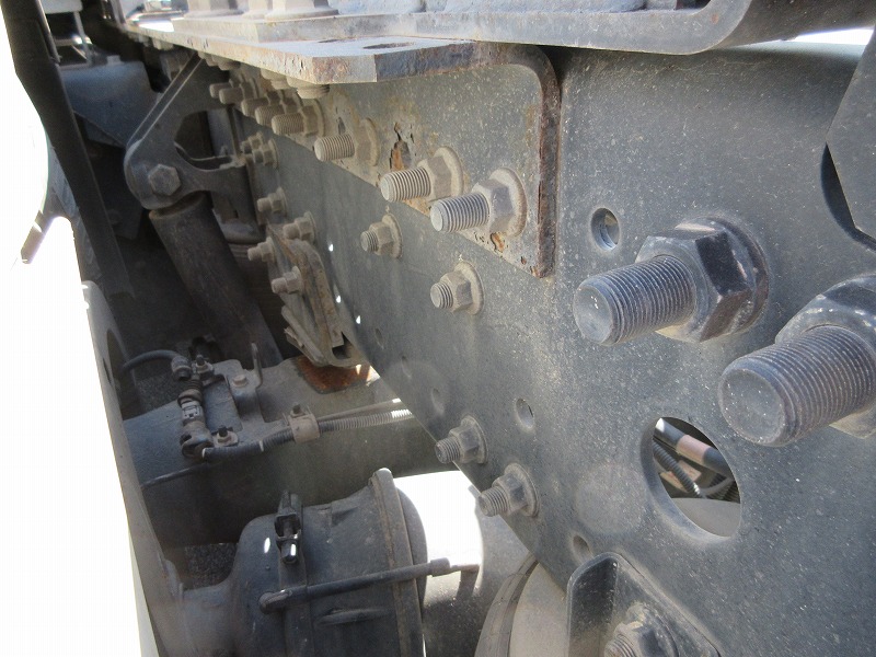 トラクタ　ハイルーフ
リアエアサス
ダンプ用油圧ポンプ付