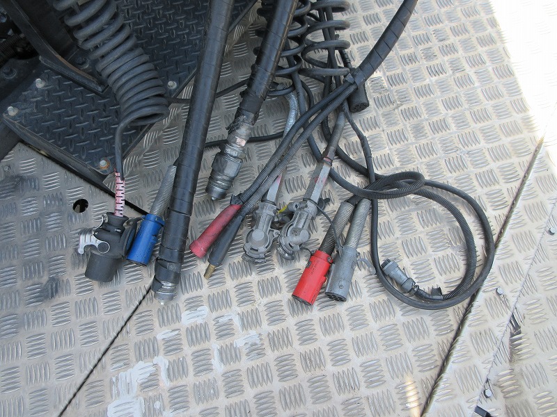 トラクタ　ハイルーフ
リアエアサス
ダンプ用油圧ポンプ付