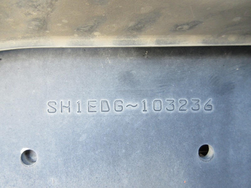 トラクタ　ハイルーフ
リアエアサス
ダンプ用油圧ポンプ付