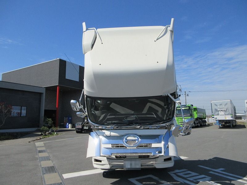 トラクタ　ハイルーフ
リアエアサス
ダンプ用油圧ポンプ付