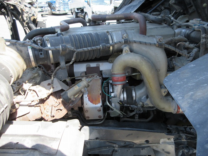 トラクタ　ハイルーフ
リアエアサス
ダンプ用油圧ポンプ付