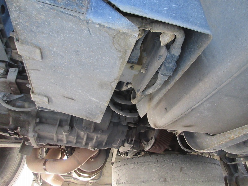 トラクタ　ハイルーフ
リアエアサス
ダンプ用油圧ポンプ付