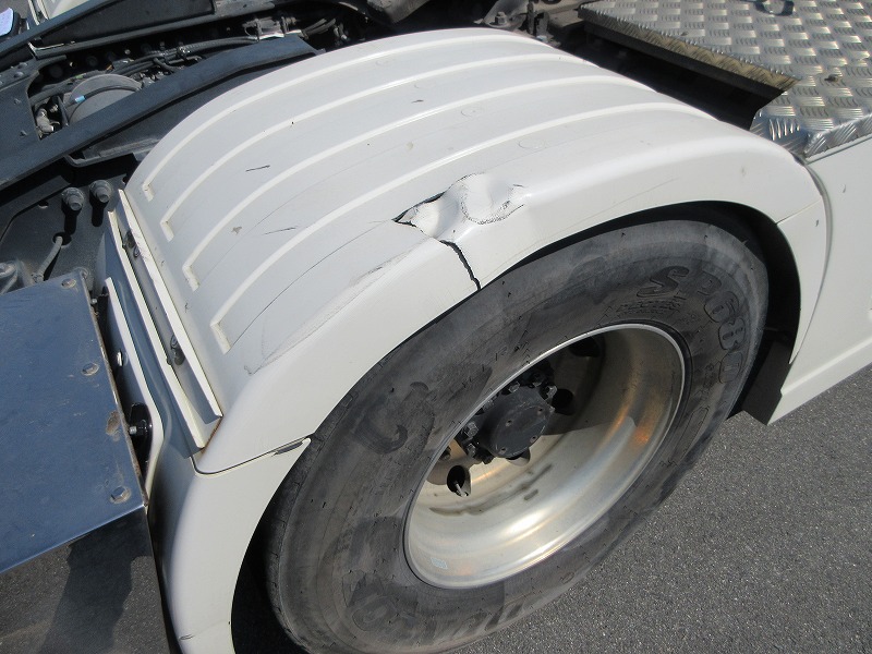 トラクタ　ハイルーフ
リアエアサス
ダンプ用油圧ポンプ付