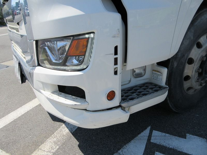 トラクタ　ハイルーフ
リアエアサス
ダンプ用油圧ポンプ付