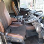 トラクタ　ハイルーフ
リアエアサス
ダンプ用油圧ポンプ付