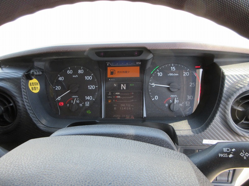 トラクタ　ハイルーフ
リアエアサス
ダンプ用油圧ポンプ付