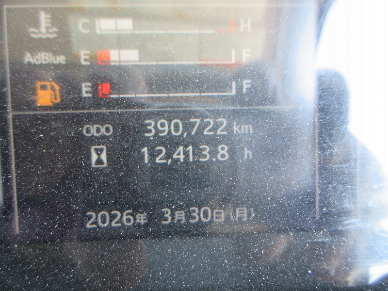 トラクタ　ハイルーフ
リアエアサス
ダンプ用油圧ポンプ付