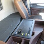 トラクタ　ハイルーフ
リアエアサス
ダンプ用油圧ポンプ付