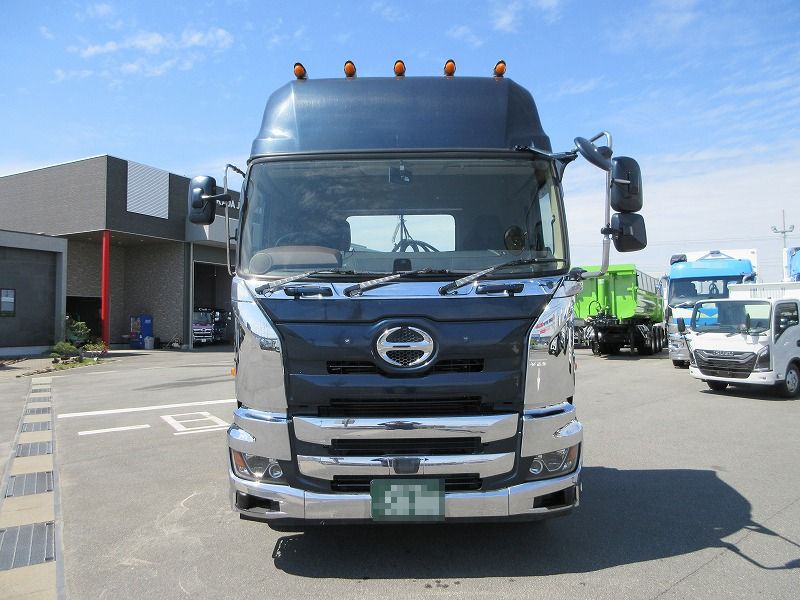 トラクタ　ハイルーフ
リアエアサス
ウォーキングフロア用油圧ポンプ付