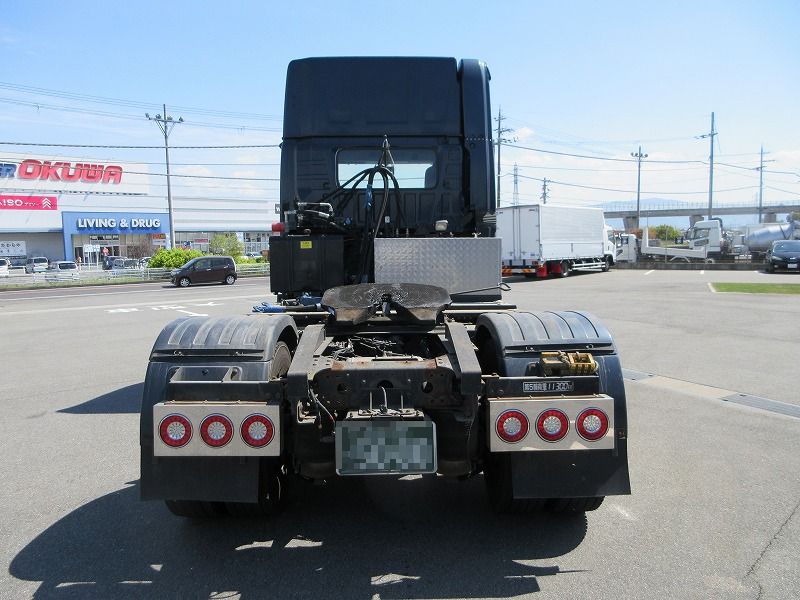 トラクタ　ハイルーフ
リアエアサス
ウォーキングフロア用油圧ポンプ付