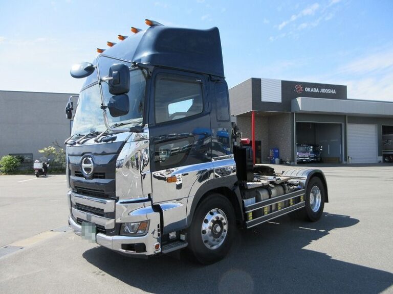 トラクタ　ハイルーフ
リアエアサス
ウォーキングフロア用油圧ポンプ付