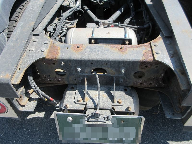 トラクタ　ハイルーフ
リアエアサス
ウォーキングフロア用油圧ポンプ付