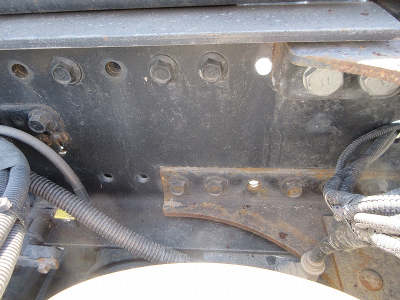 トラクタ　ハイルーフ
リアエアサス
ウォーキングフロア用油圧ポンプ付