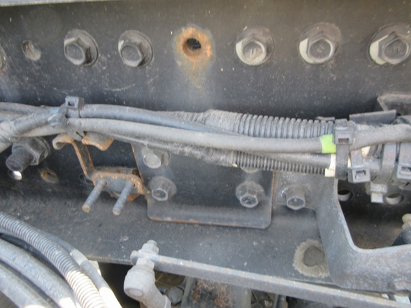 トラクタ　ハイルーフ
リアエアサス
ウォーキングフロア用油圧ポンプ付