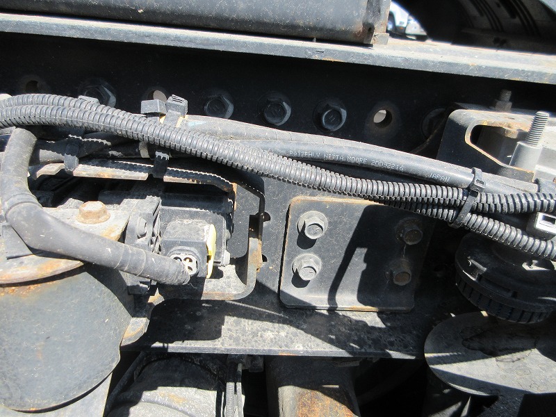 トラクタ　ハイルーフ
リアエアサス
ウォーキングフロア用油圧ポンプ付