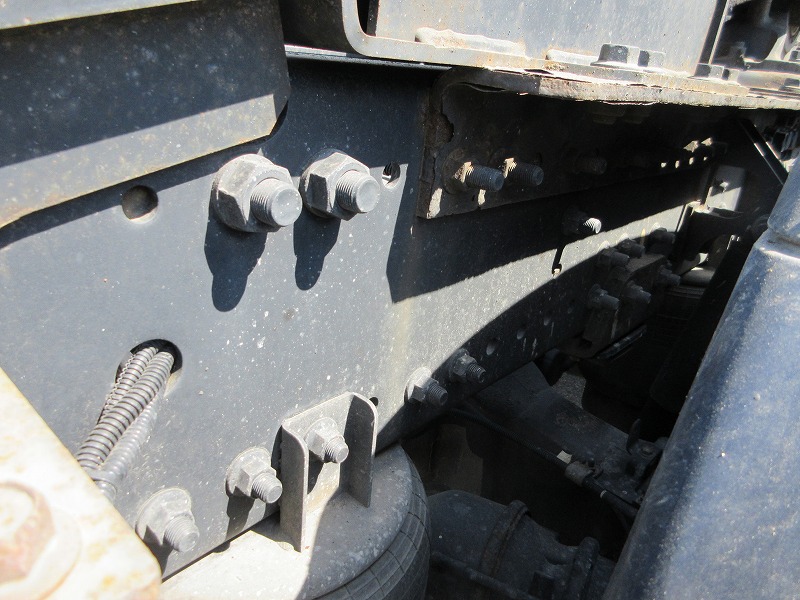 トラクタ　ハイルーフ
リアエアサス
ウォーキングフロア用油圧ポンプ付