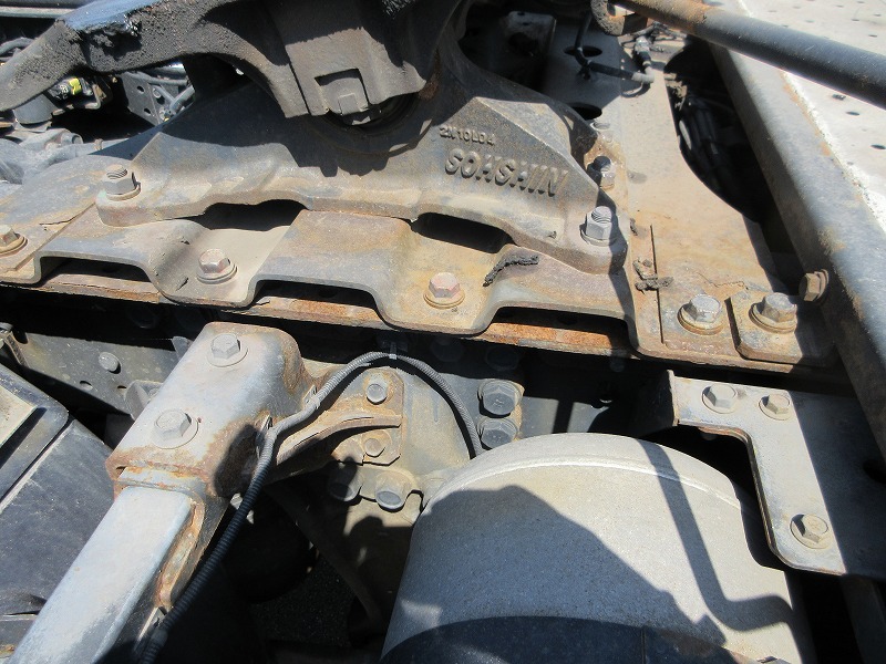 トラクタ　ハイルーフ
リアエアサス
ウォーキングフロア用油圧ポンプ付